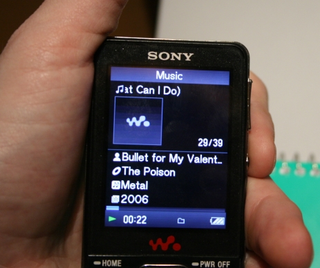 Illustration for article titled Hands On Bluetooth A820 Walkman: It's Spotty
